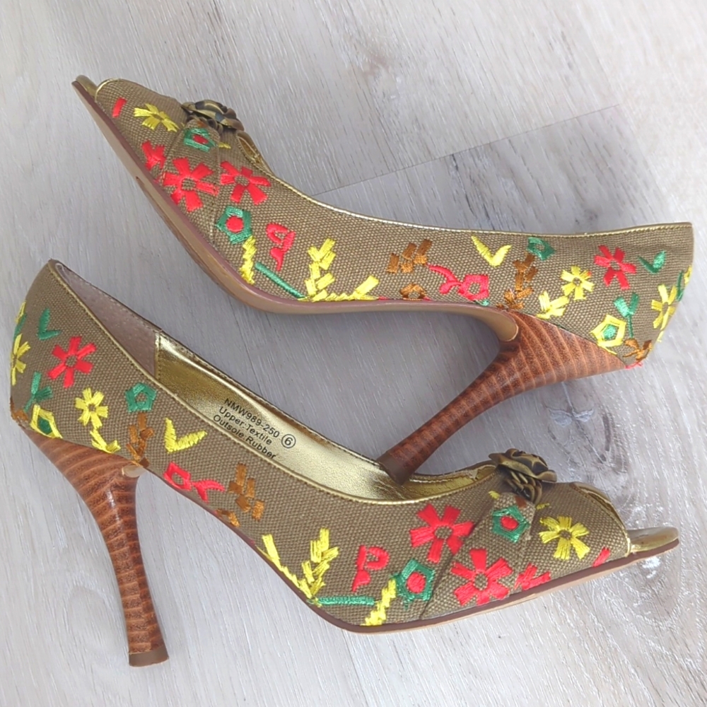 Naughty Monkey Embroidered Canvas Heels Size 6 - Picture 4 of 7